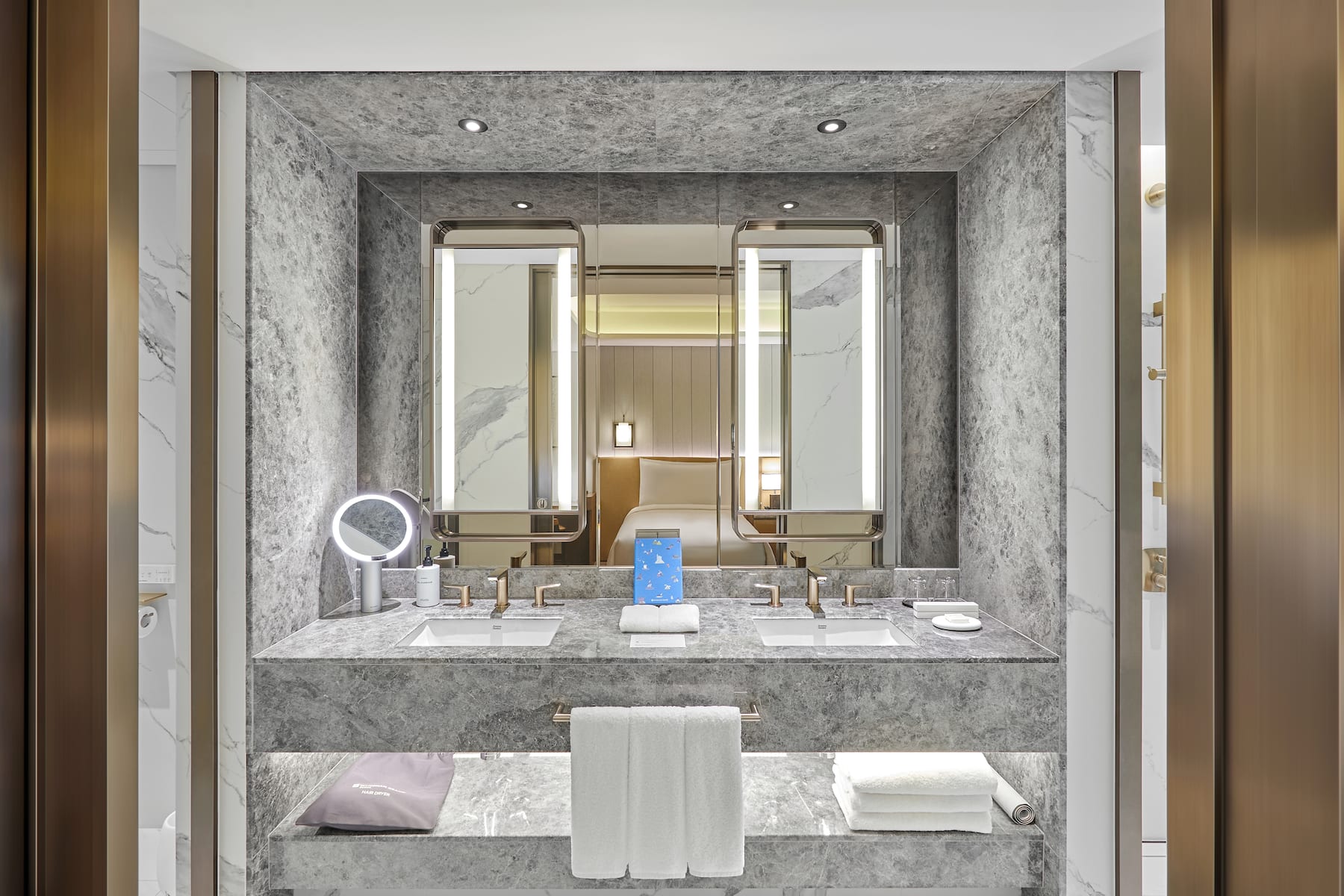Guest room bath at the Wyndham Grand Busan Ijin in Busan, Other than US/Canada