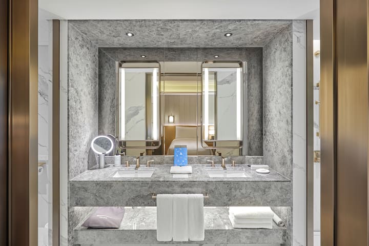 Guest room bath at the Wyndham Grand Busan Ijin in Busan, Other than US/Canada