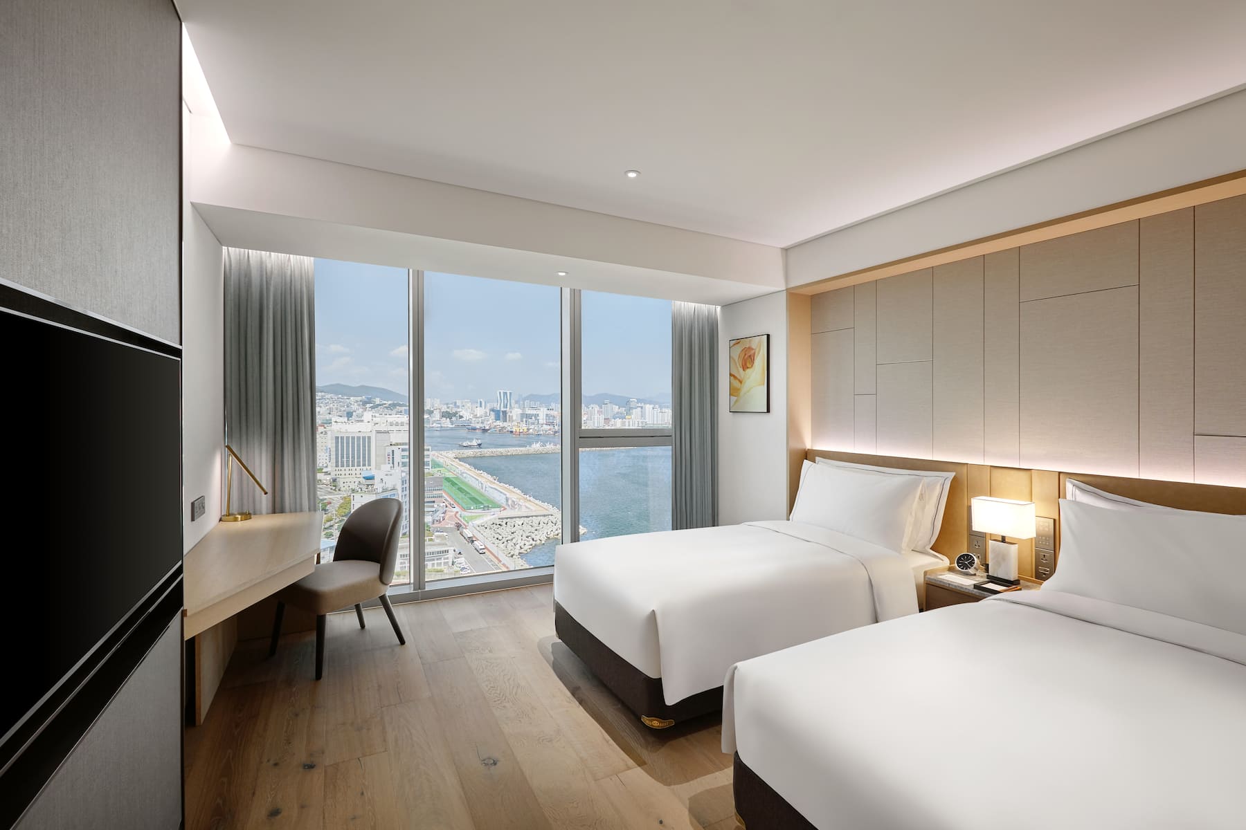 Guest room at the Wyndham Grand Busan Ijin in Busan, Other than US/Canada
