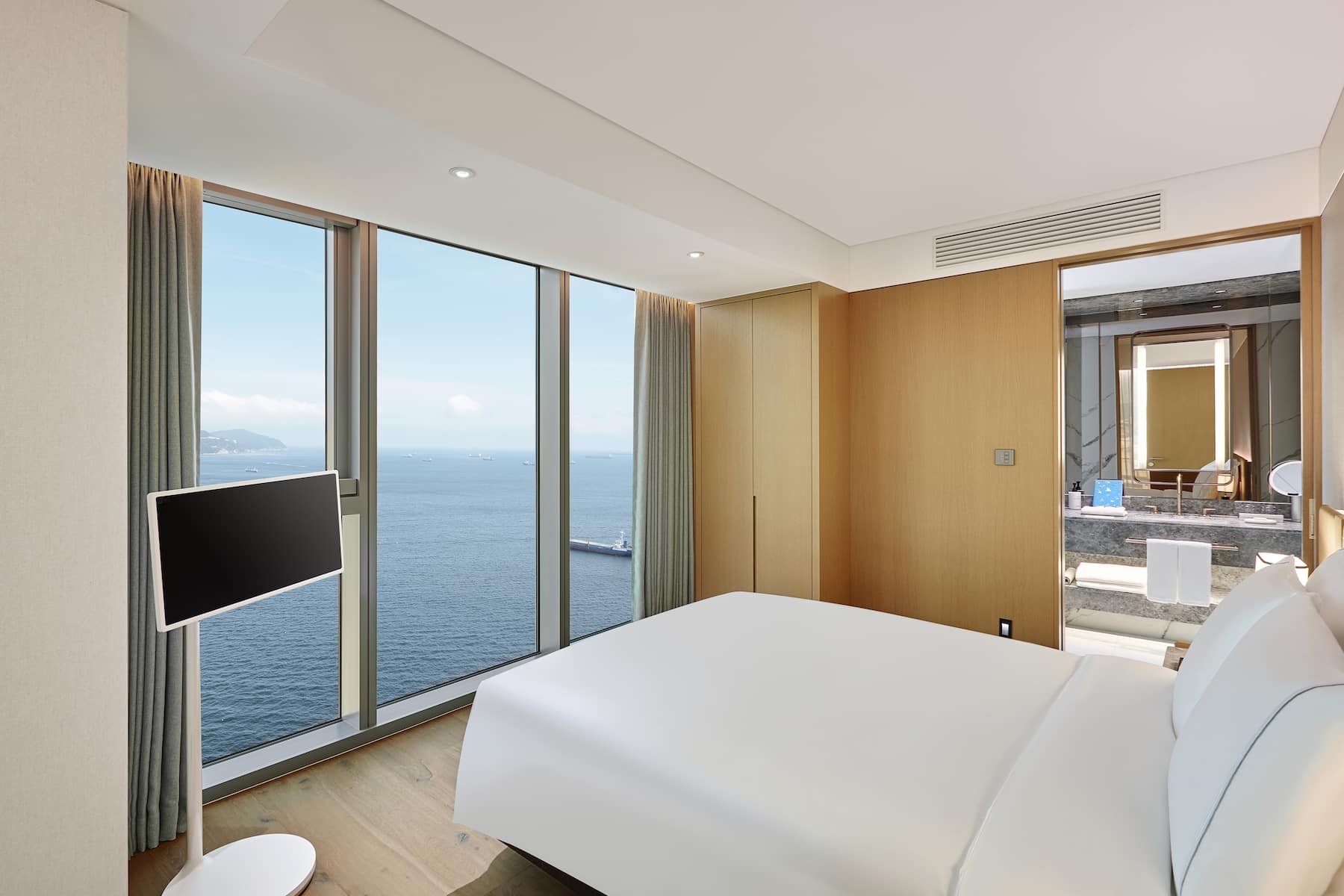 Guest room at the Wyndham Grand Busan Ijin in Busan, Other than US/Canada