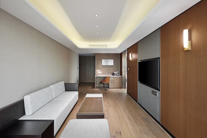 Guest room at the Wyndham Grand Busan Ijin in Busan, Other than US/Canada
