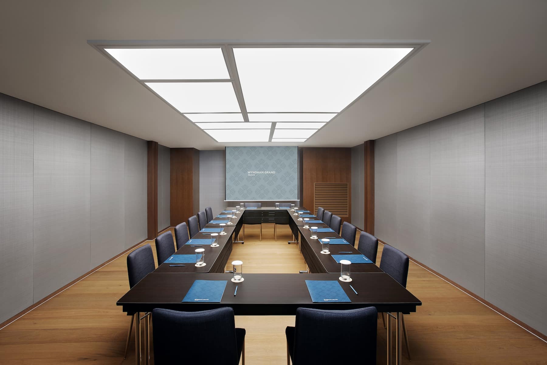 Meeting room at Wyndham Grand Busan Ijin in Busan, Other than US/Canada
