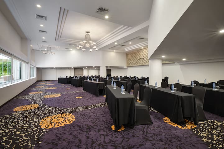 Meeting room at Wyndham Grand Cancun All Inclusive Resort & Villas in Cancun, Other than US/Canada