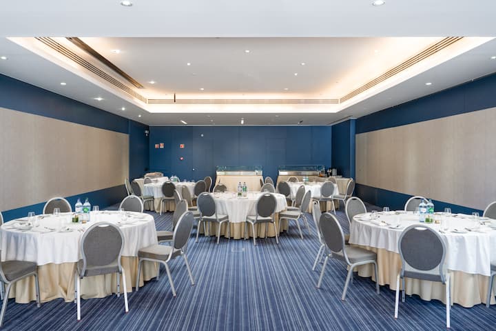 Meeting room banquet rounds at Wyndham Grand Algarve in Algarve, Other than US/Canada