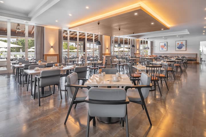 Wyndham Grand Algarve restaurant in Algarve, Other than US/Canada