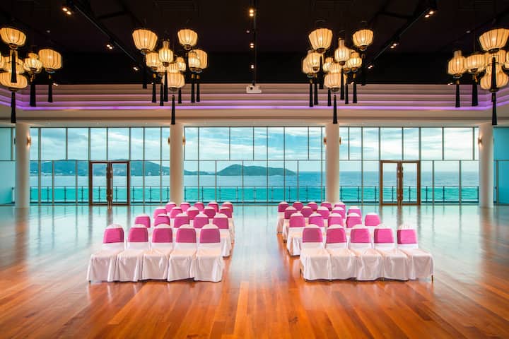 Meeting room banquet rounds at Wyndham Grand Phuket Kalim Bay in Phuket, Other than US/Canada