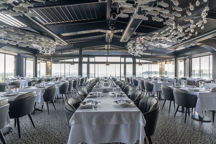 Wyndham Grand Istanbul Kalamis Marina Hotel restaurant in Istanbul, Other than US/Canada