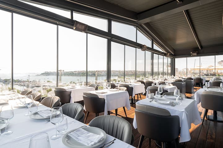 Wyndham Grand Istanbul Kalamis Marina Hotel restaurant in Istanbul, Other than US/Canada