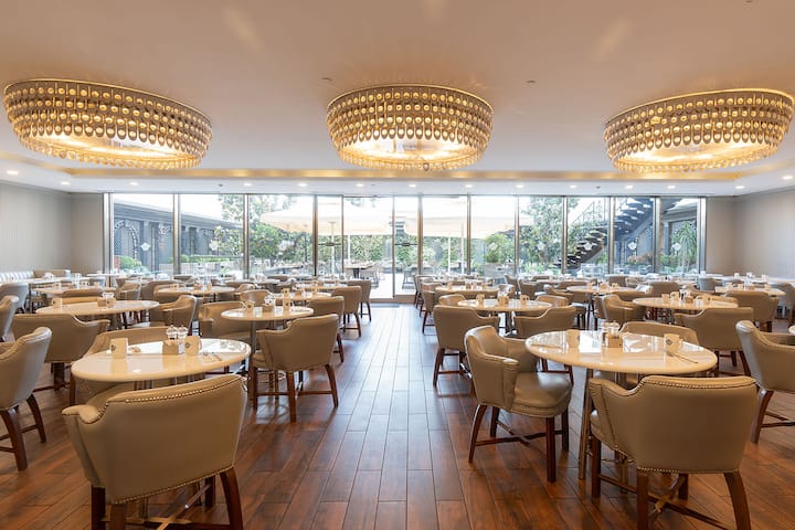 Wyndham Grand Istanbul Kalamis Marina Hotel restaurant in Istanbul, Other than US/Canada