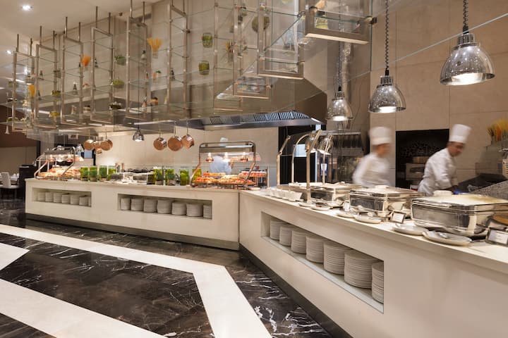 Wyndham Grand Istanbul Levent Hotel & Conference Center restaurant in Istanbul, Other than US/Canada