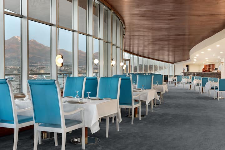 Wyndham Grand Kayseri bar and grill in Kayseri, Other than US/Canada