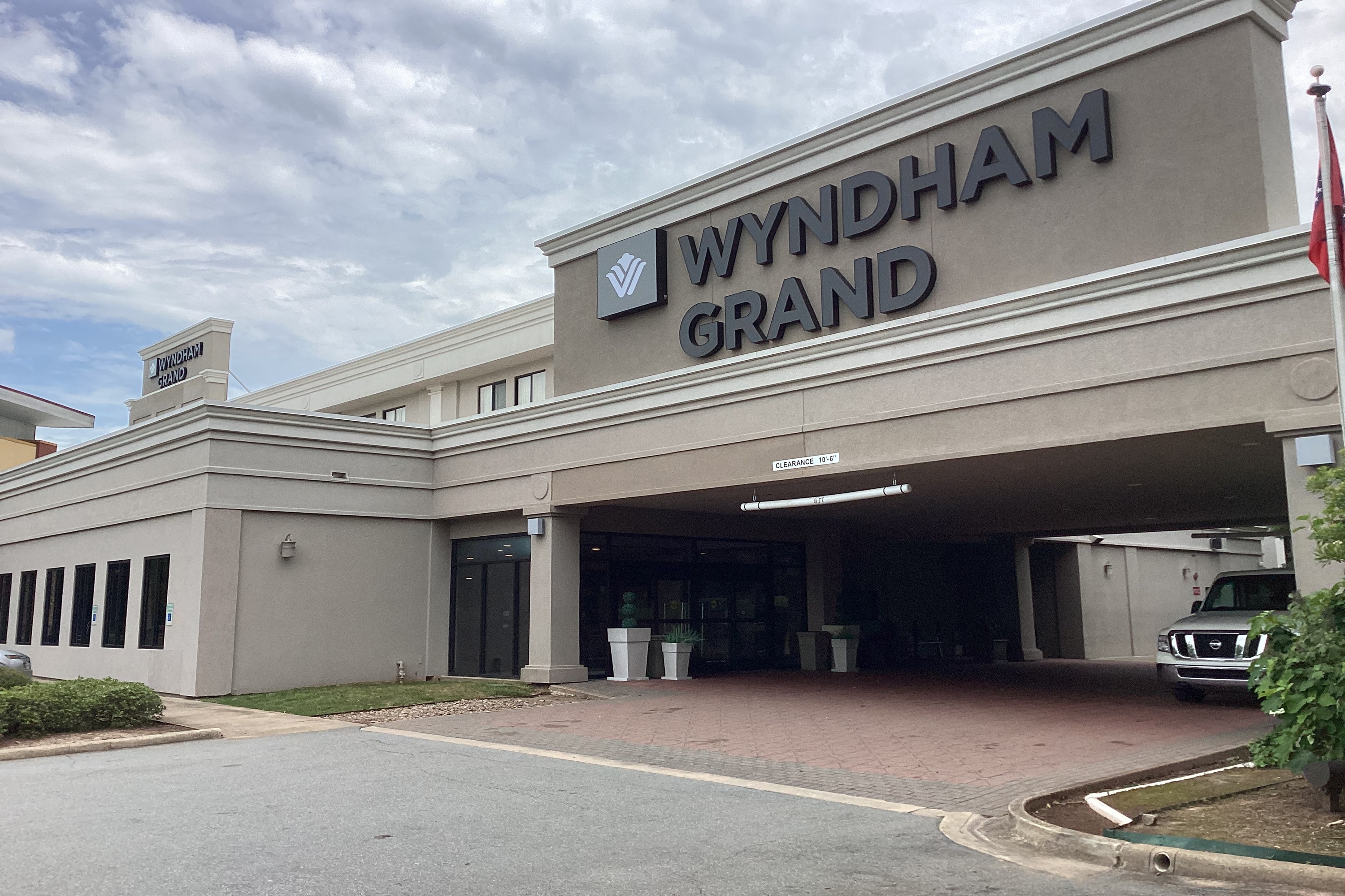 Exterior of Wyndham Grand Executive Center Little Rock Airport hotel in Little Rock, Arkansas