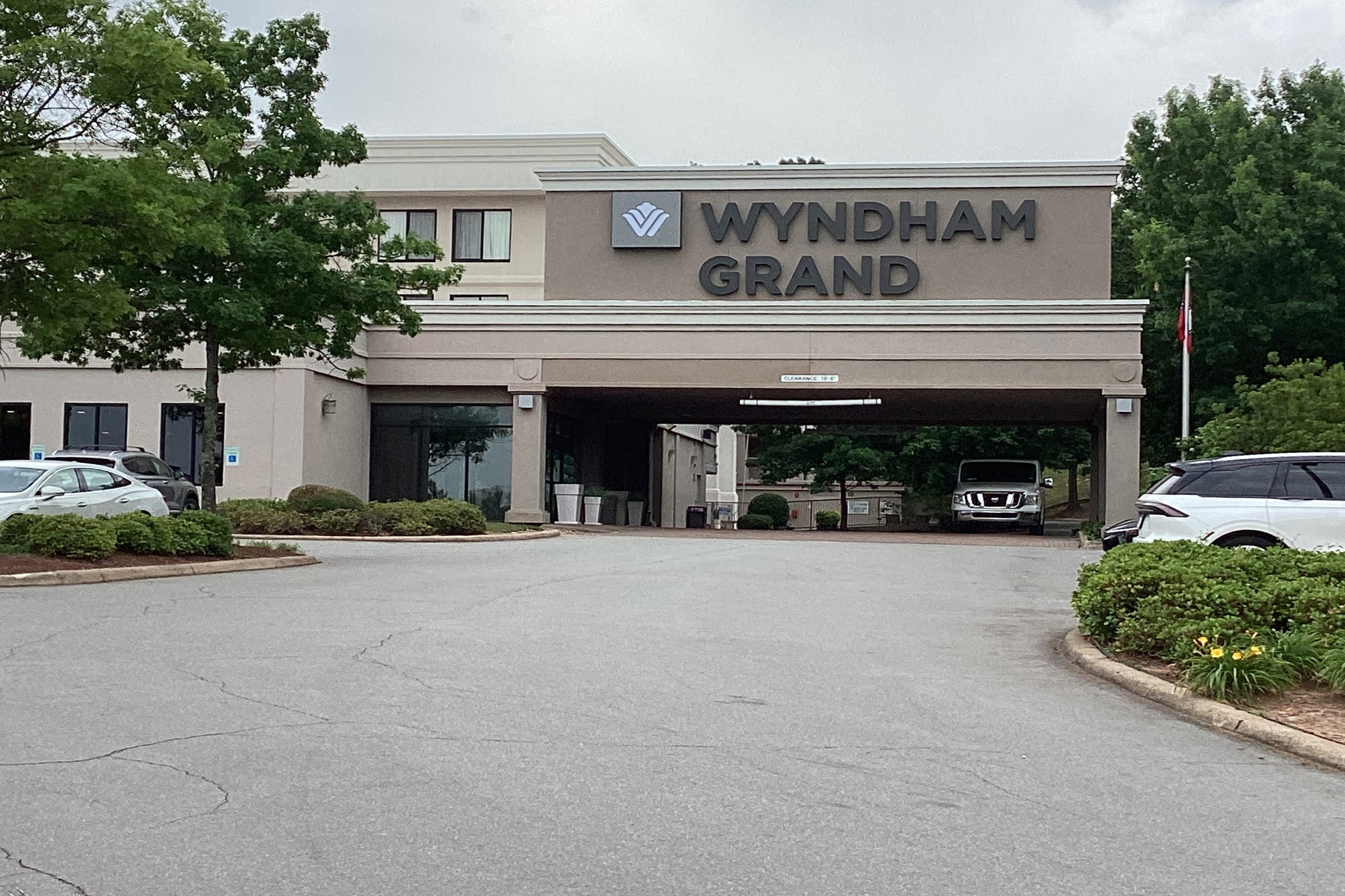 Exterior of Wyndham Grand Executive Center Little Rock Airport hotel in Little Rock, Arkansas