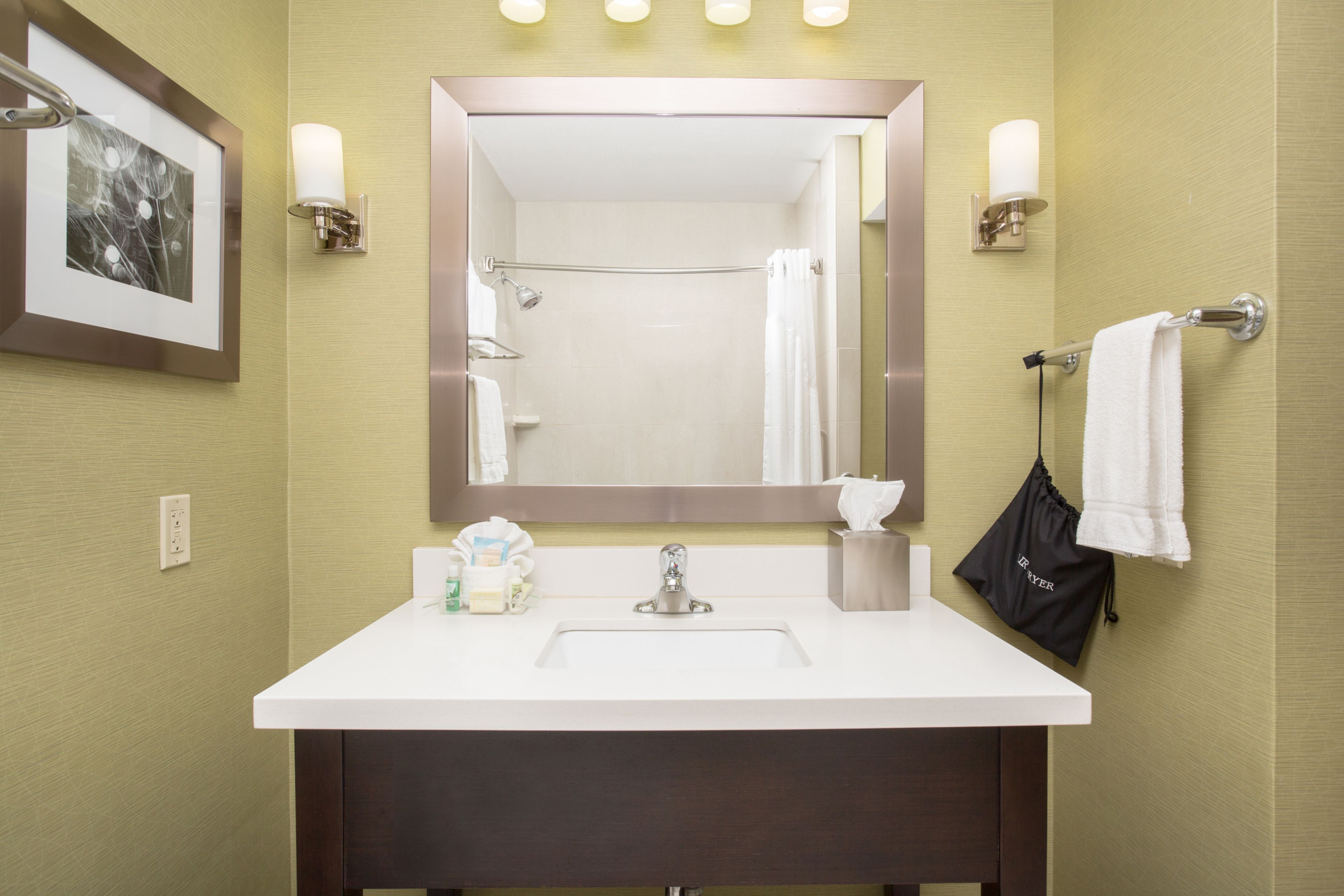 Guest room bath at the Wyndham Grand Executive Center Little Rock Airport in Little Rock, Arkansas