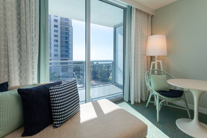 Wyndham Grand Clearwater Beach Hotels Fl 33767 Guest Room At The Wyndham Grand Clearwater Beach In Florida