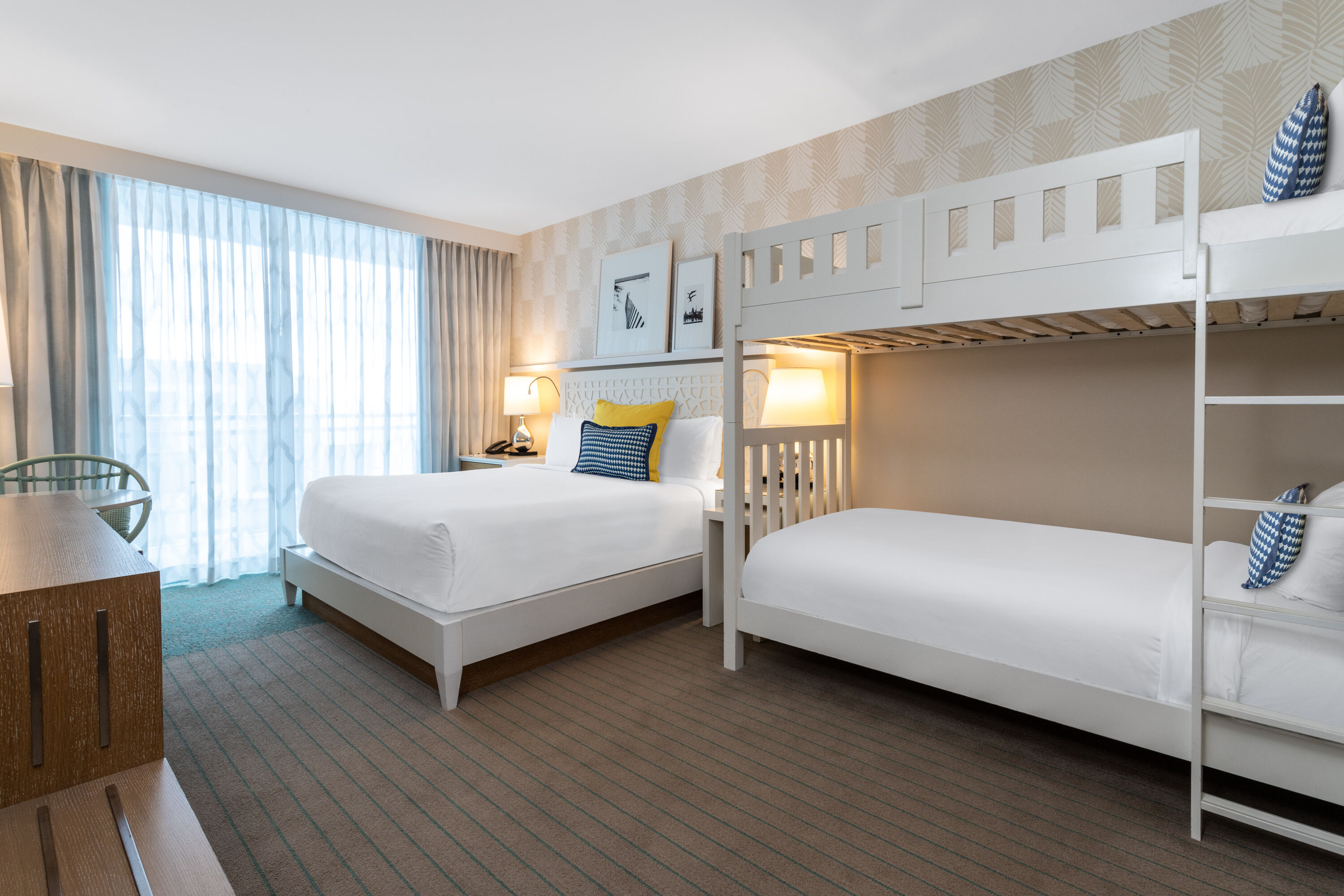 http://www1.hilton.com/ts/en_US/hotels/content/PIECBHF/media/images/photo_gallery/PIECBHF_Hilton_Clearwater_Beach_Resort_home_left.jpg