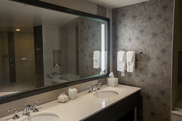 Guest room bath at the Wyndham Grand Jupiter at Harbourside Place in Jupiter, Florida