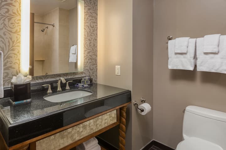 Guest room bath at the Wyndham Grand Orlando Resort Bonnet Creek in Orlando, Florida
