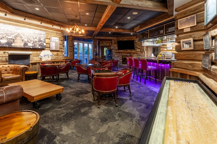 Bar at Grandover Resort & Spa, a Wyndham Grand Hotel in Greensboro, North Carolina