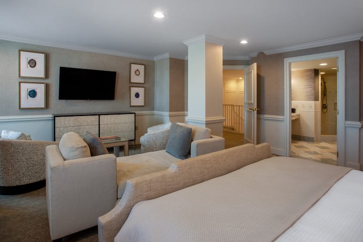 Grandover Resort & Spa, a Wyndham Grand Hotel suite in Greensboro, North Carolina