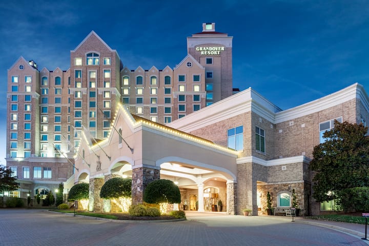 Grandover Resort & Spa, a Wyndham Grand Hotel restaurant in Greensboro, North Carolina
