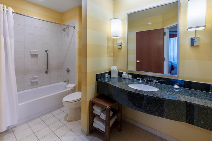 Guest room bath at the Wyndham Grand Oklahoma City Downtown in Oklahoma City, Oklahoma