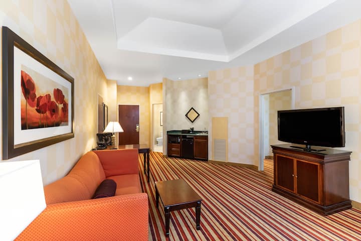 Wyndham Grand Oklahoma City Downtown suite in Oklahoma City, Oklahoma