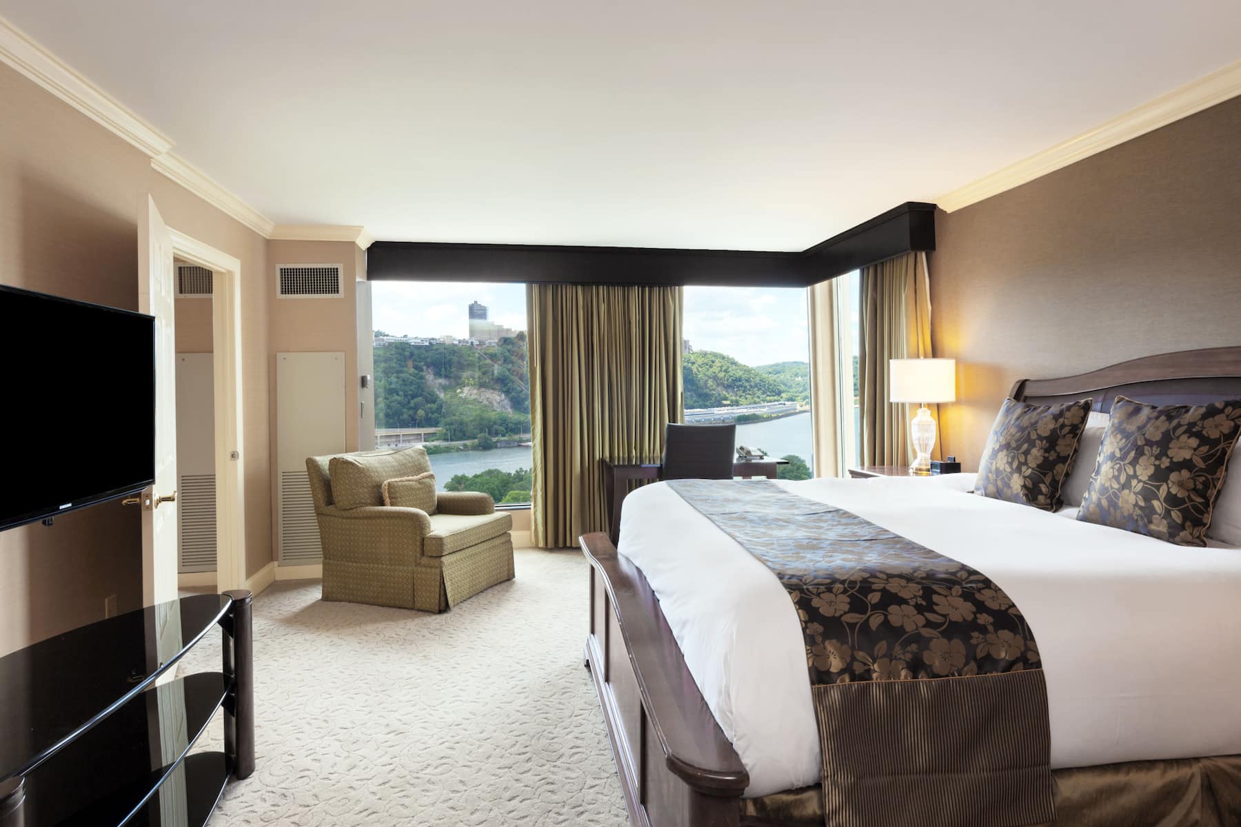Wyndham Grand Pittsburgh Downtown suite in Pittsburgh, Pennsylvania