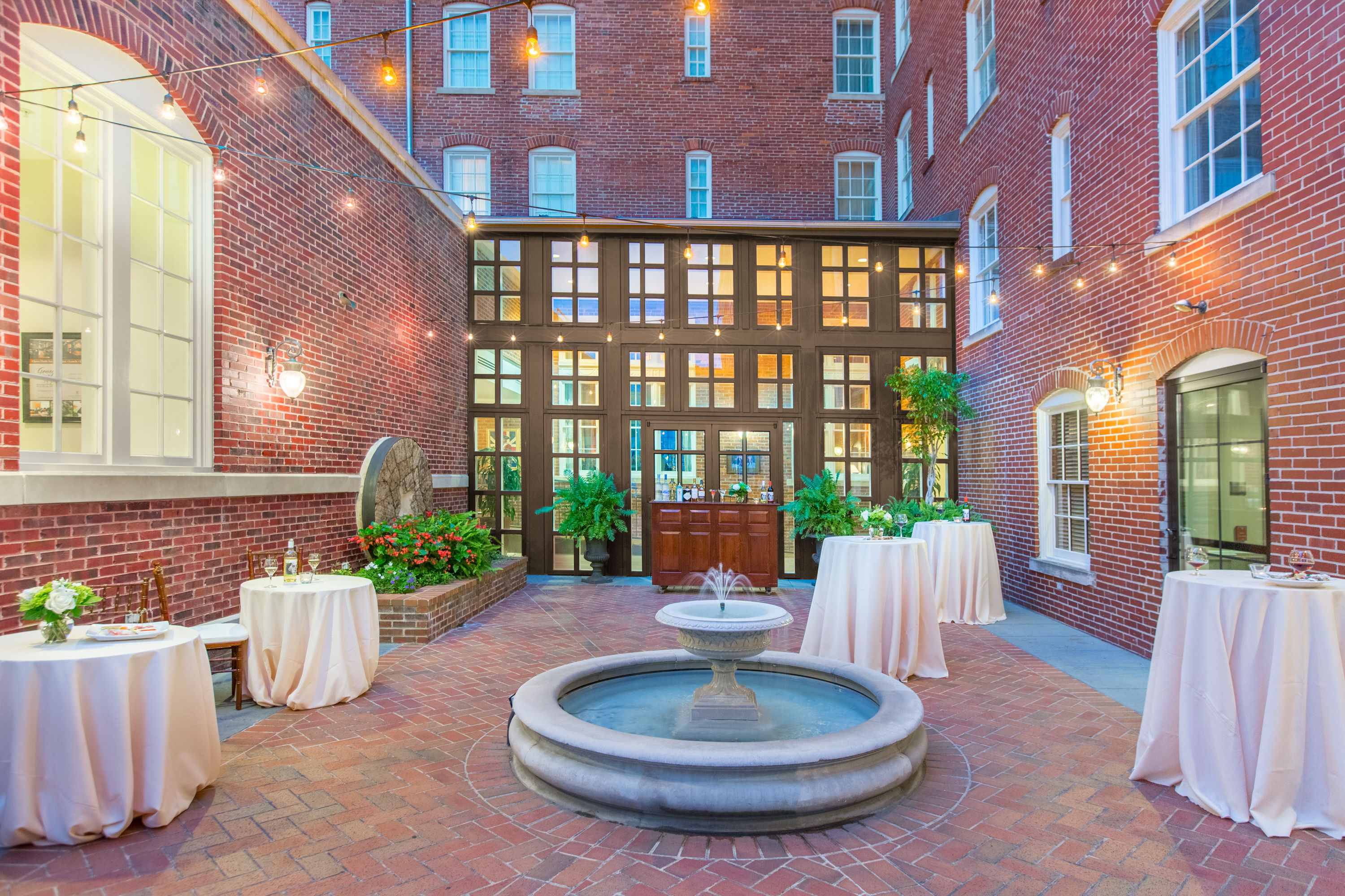 The George Washington, a Wyndham Grand Hotel ballroom banquet rounds in Winchester, Virginia
