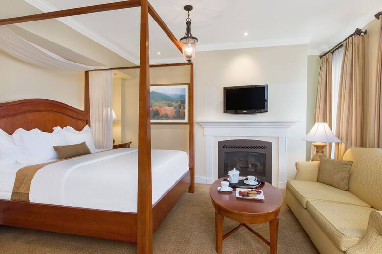 Guest room at the The George Washington A Wyndham Grand Hotel in Winchester, Virginia