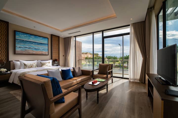 Guest room at the Wyndham Grand KN Paradise Cam Ranh in Cam Ranh, Other than US/Canada