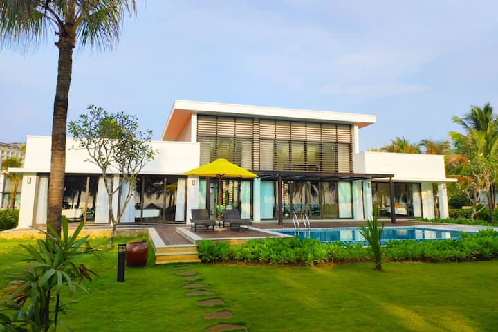 Guest room at the Wyndham Grand Phu Quoc in Kien Giang Province, Other than US/Canada