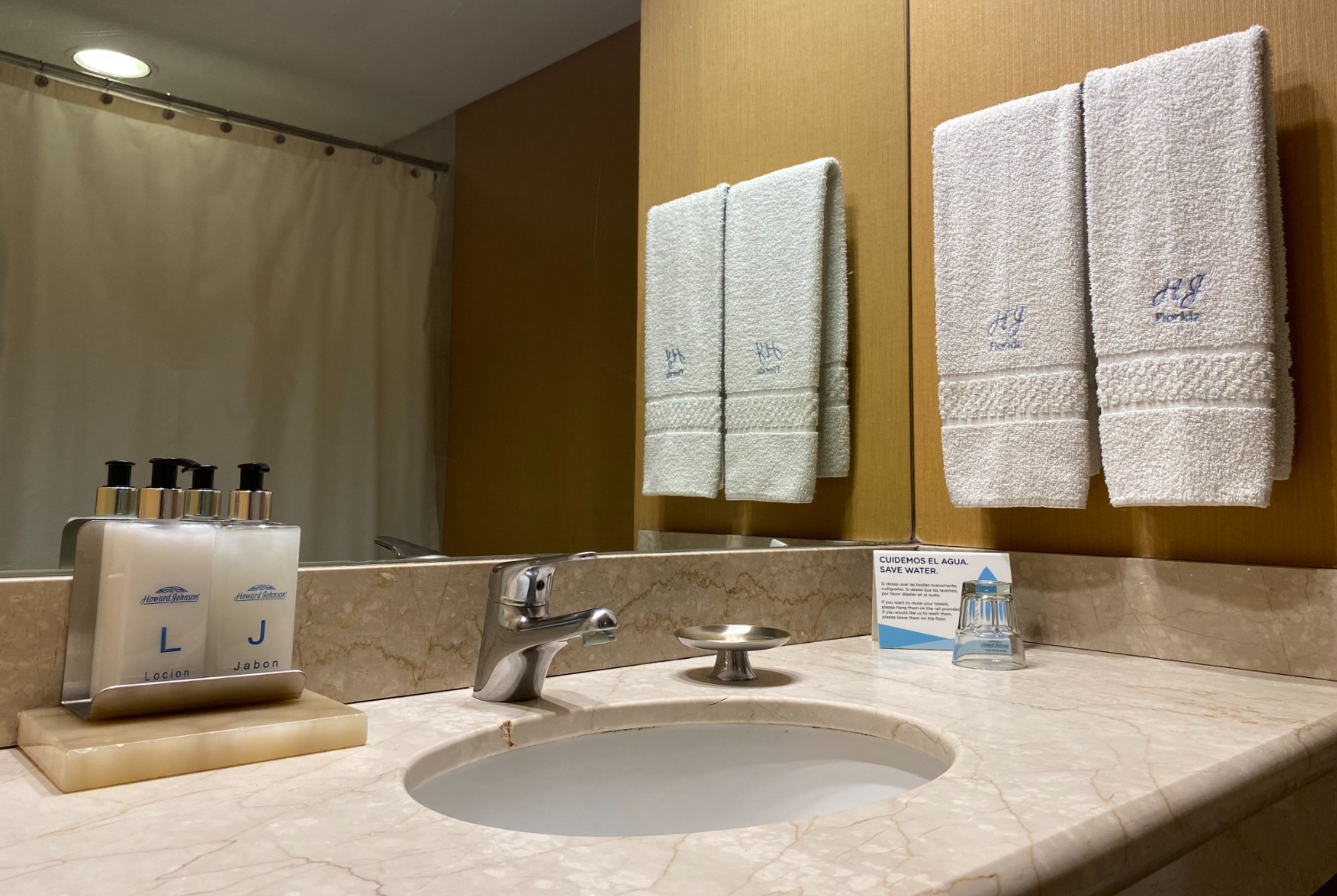 Guest room bath at the Howard Johnson Plaza by Wyndham Buenos Aires Florida Street in Buenos Aires, Other than US/Canada