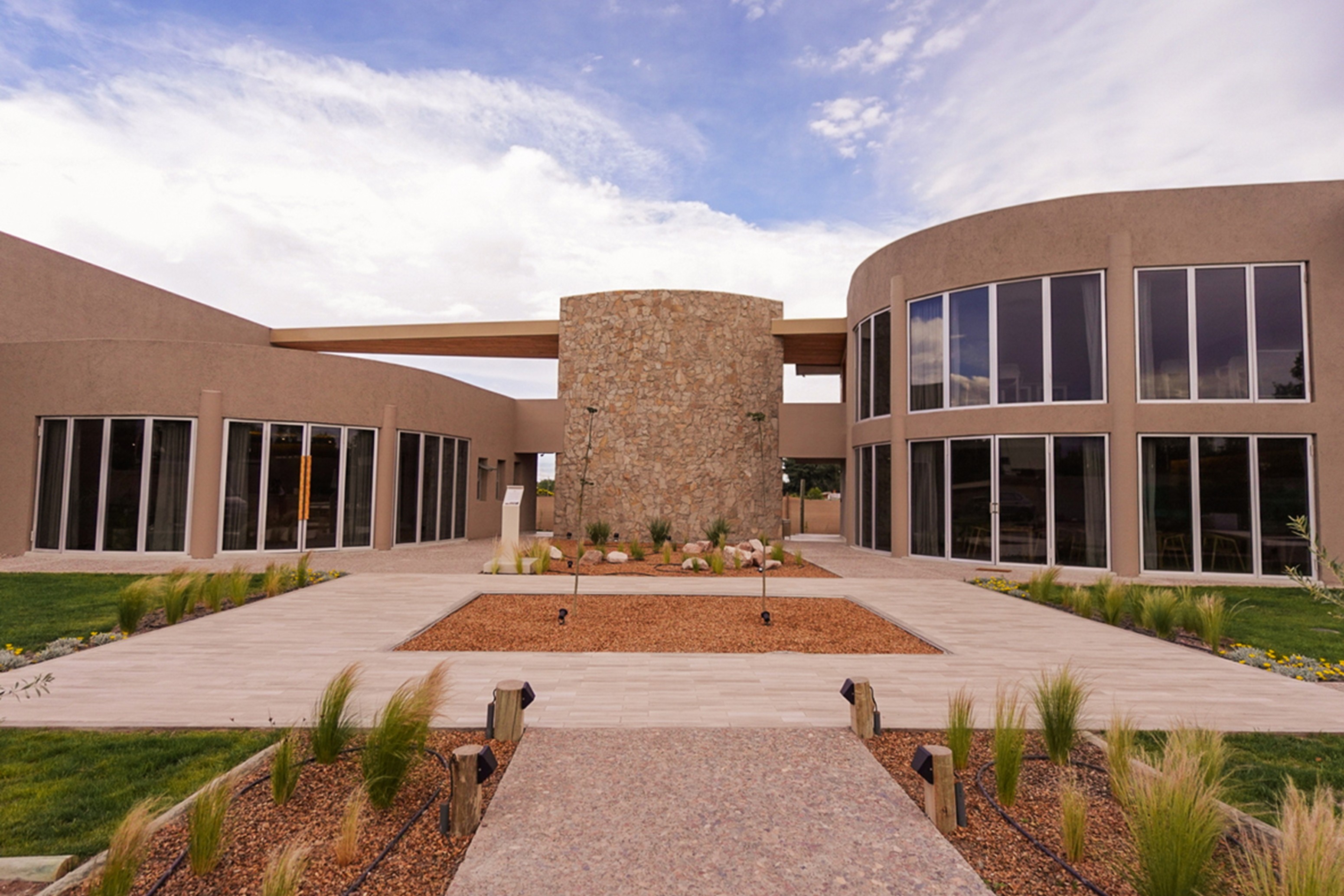 Exterior of Howard Johnson by Wyndham Mendoza Chacras Alcantara hotel in Chacras de Coria, Other than US/Canada