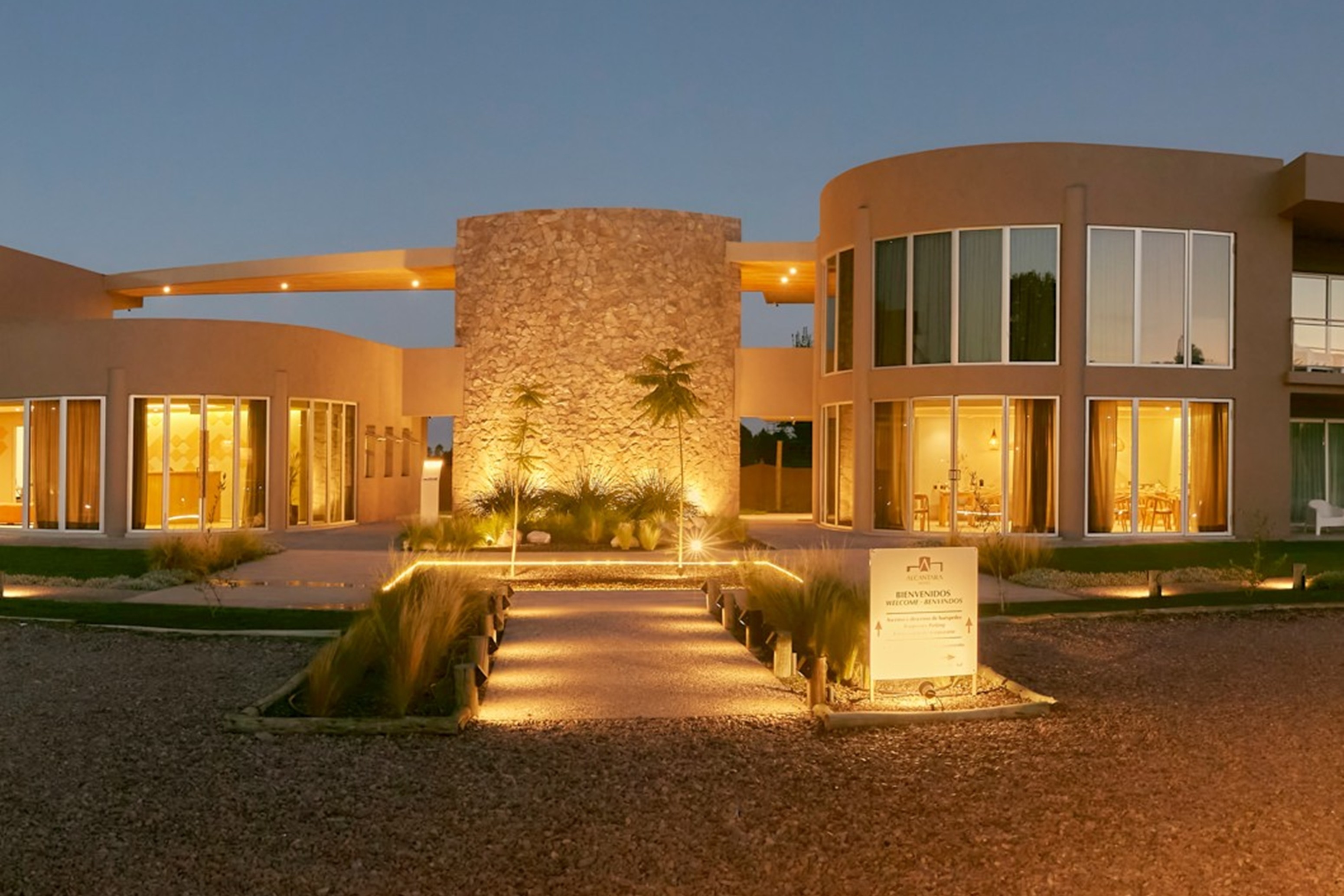 Exterior of Howard Johnson by Wyndham Mendoza Chacras Alcantara hotel in Chacras de Coria, Other than US/Canada
