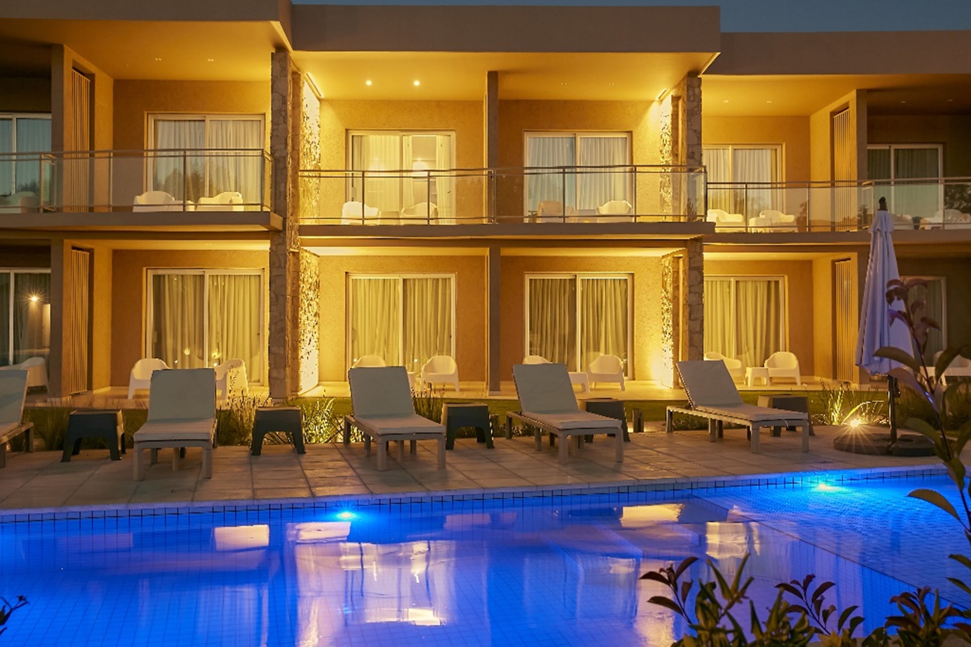 Pool at the Howard Johnson by Wyndham Mendoza Chacras Alcantara in Chacras de Coria, Other than US/Canada