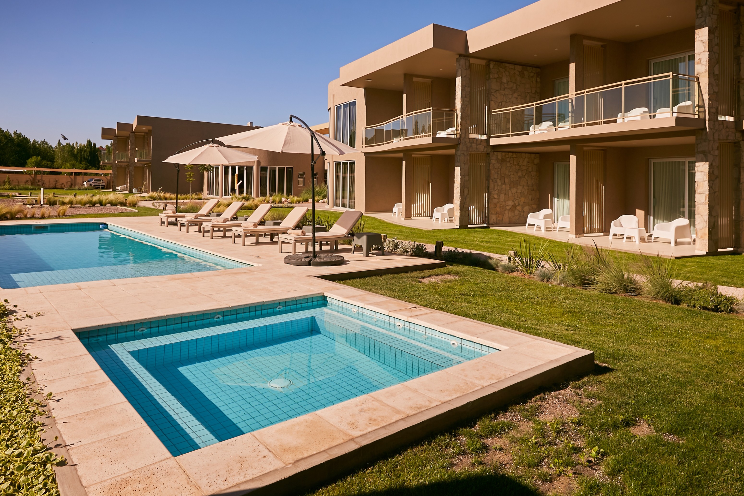 Pool at the Howard Johnson by Wyndham Mendoza Chacras Alcantara in Chacras de Coria, Other than US/Canada
