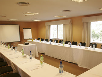 Howard Johnson by Wyndham Resort Pilar business center in Pilar, Other than US/Canada