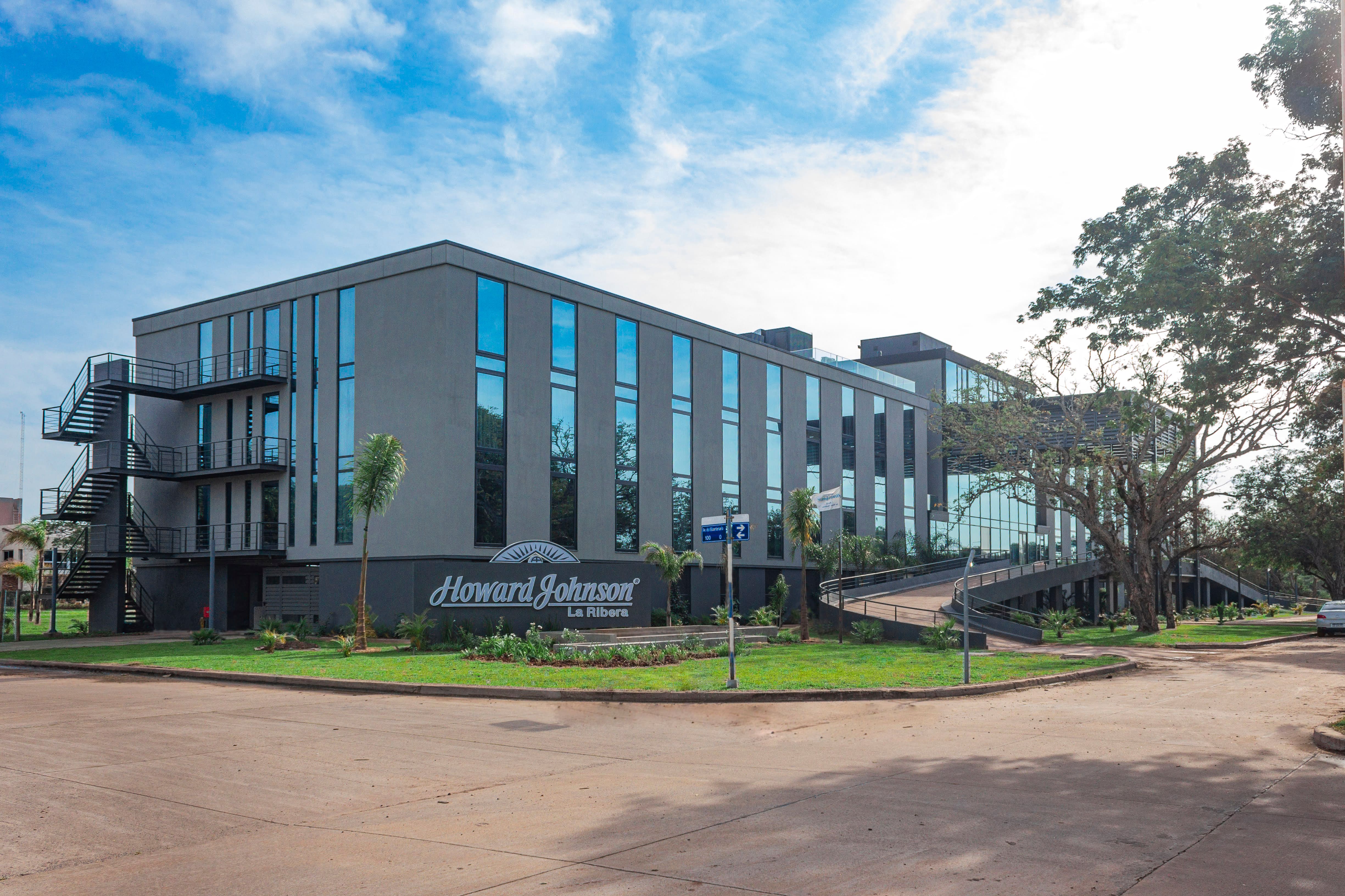 Howard Johnson by Wyndham Resistencia La Ribera Hoteles en