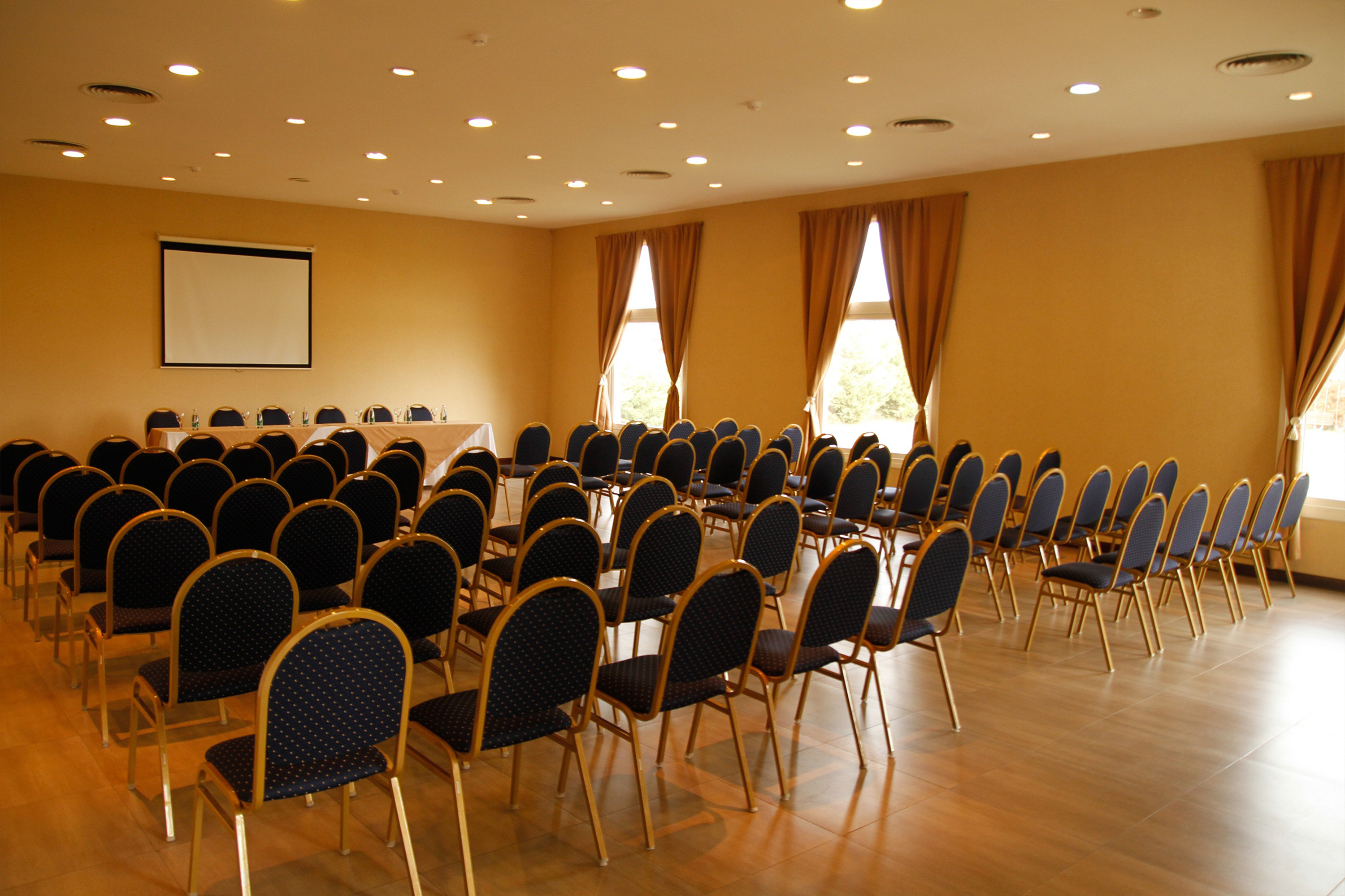 Meeting room at Howard Johnson by Wyndham Trenque Lauquen in Trenque Lauquen, Other than US/Canada