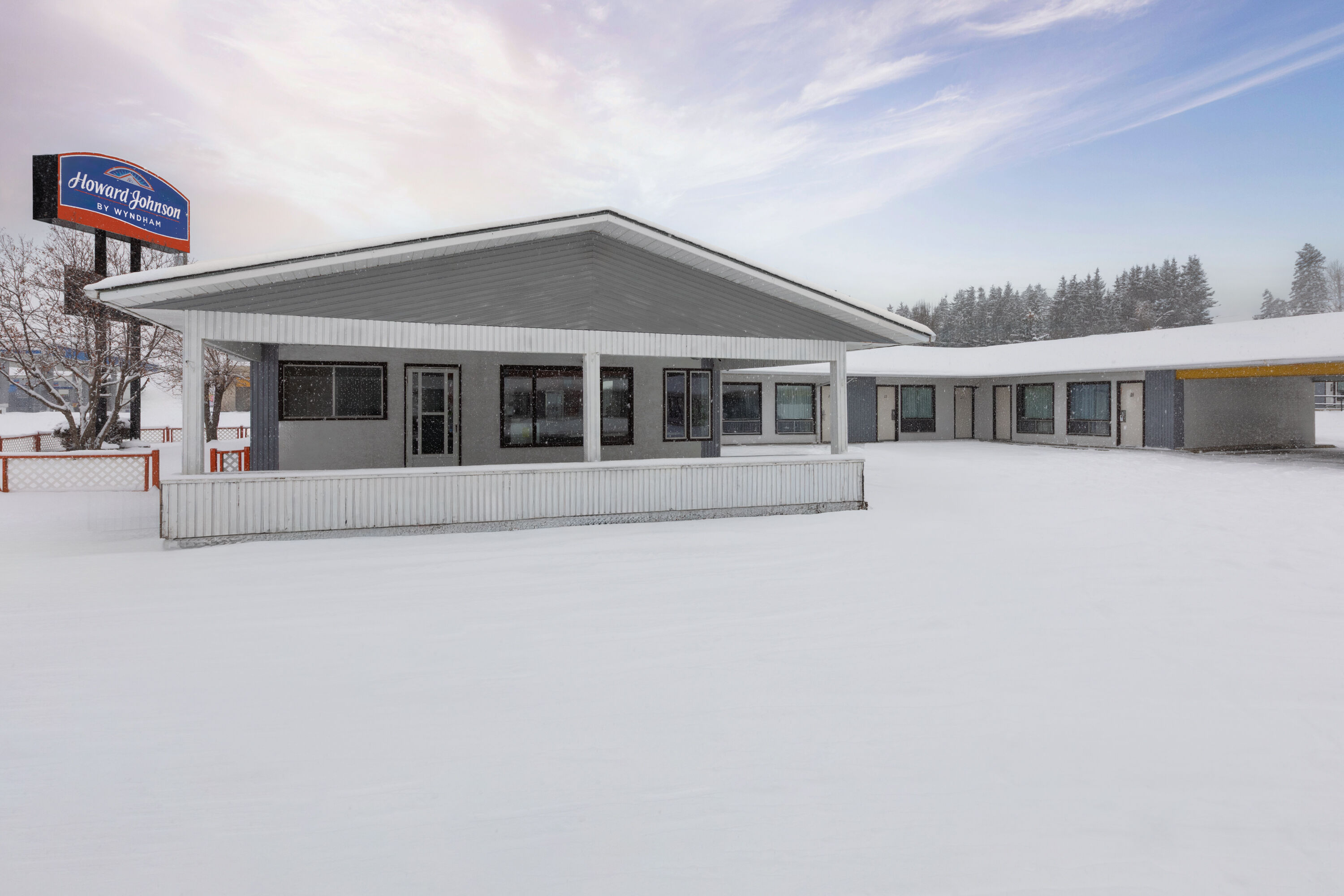 Exterior Day Image of Howard Johnson by Wyndham Edson hotel in Edson, Alberta