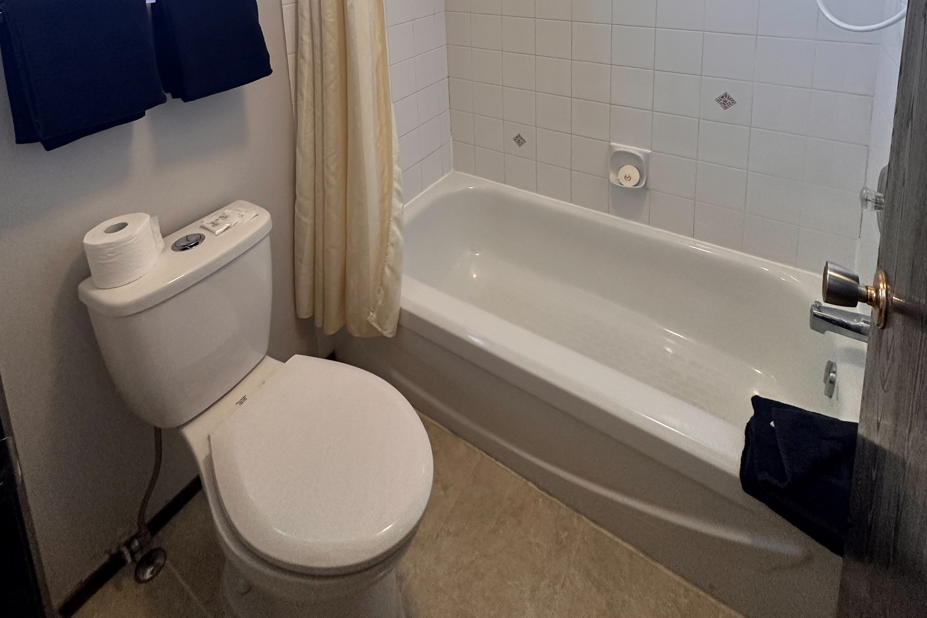 Guest room bath at the Howard Johnson by Wyndham Edson in Edson, Alberta