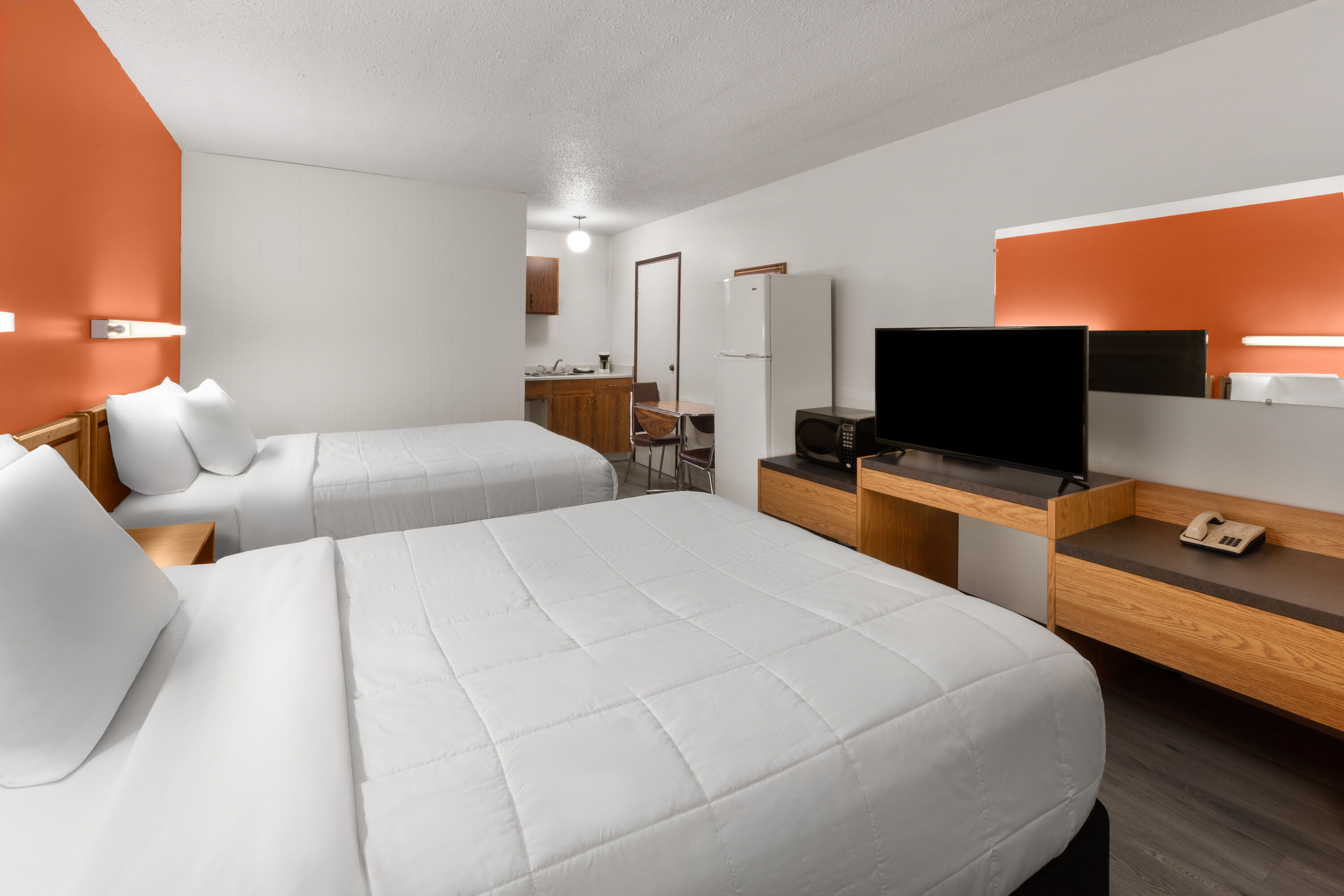 Guest room at the Howard Johnson by Wyndham Edson in Edson, Alberta