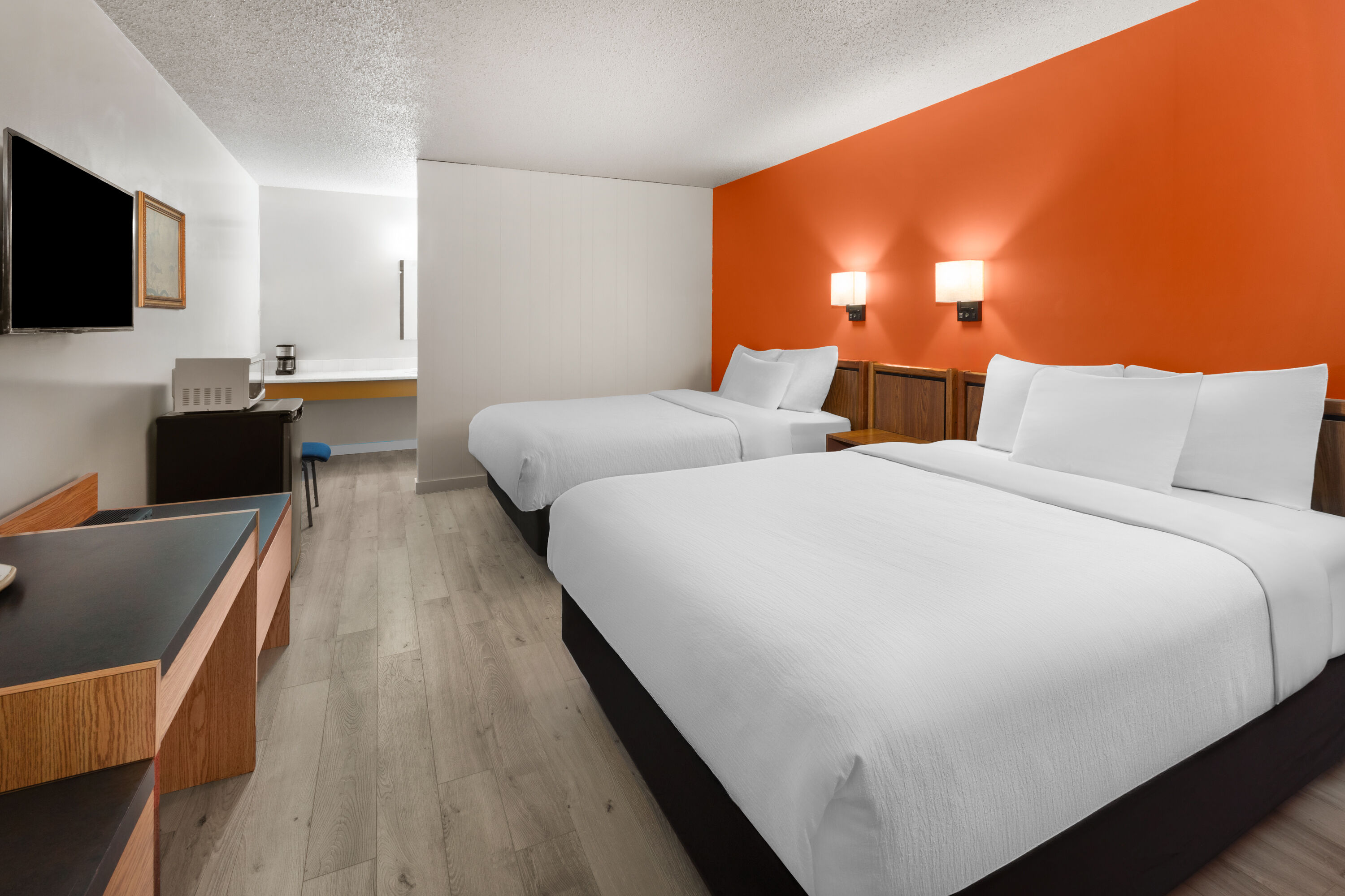 Guest room at the Howard Johnson by Wyndham Edson in Edson, Alberta