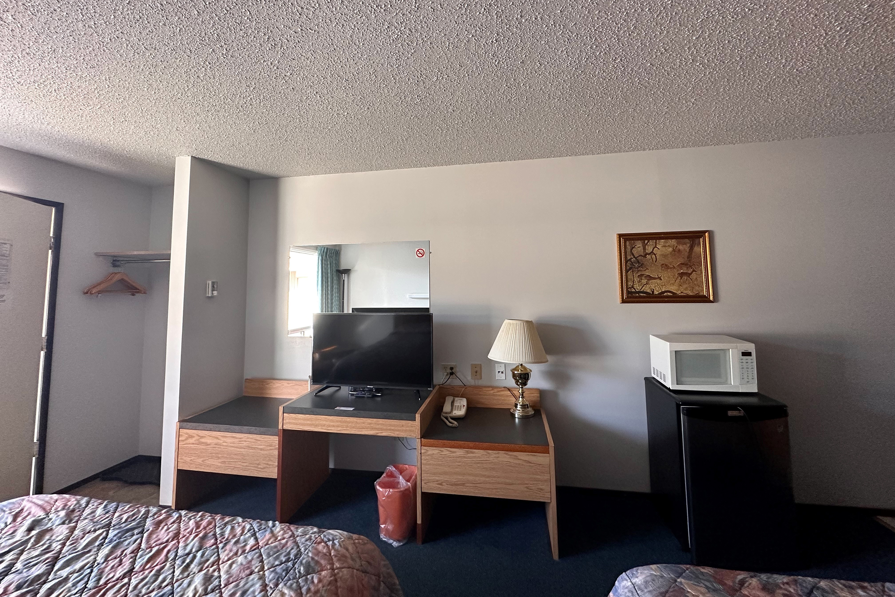 Guest room at the Howard Johnson by Wyndham Edson in Edson, Alberta
