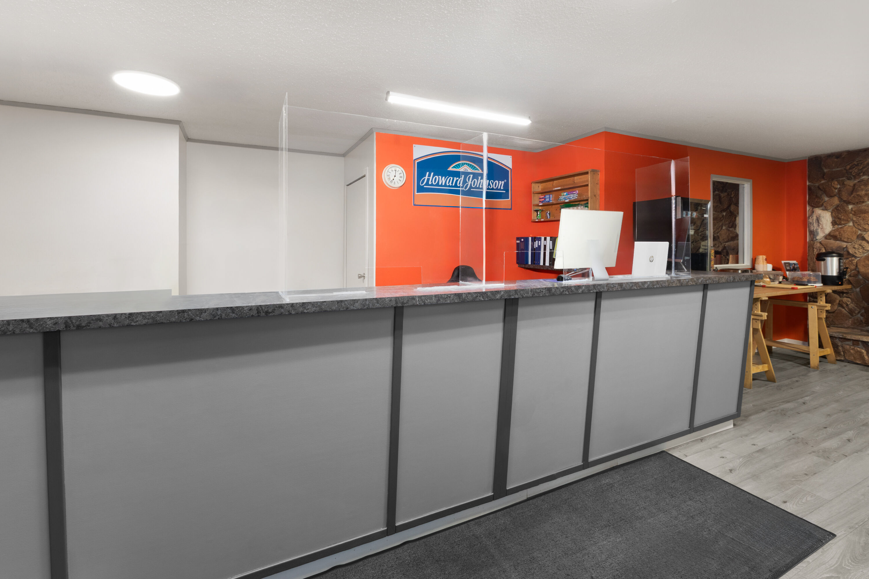 Howard Johnson by Wyndham Edson reception in Edson, Alberta