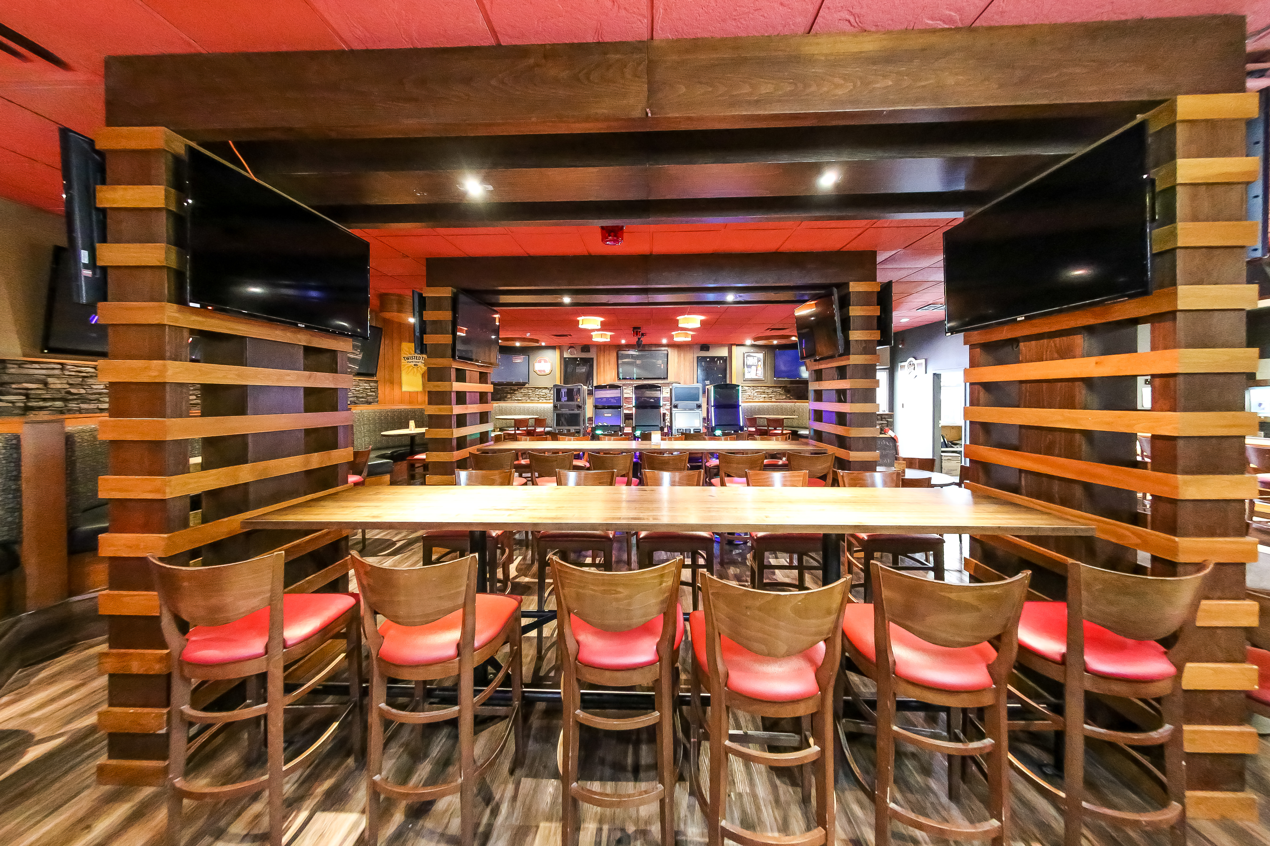 Bar at Howard Johnson by Wyndham Winnipeg West in Winnipeg, Manitoba