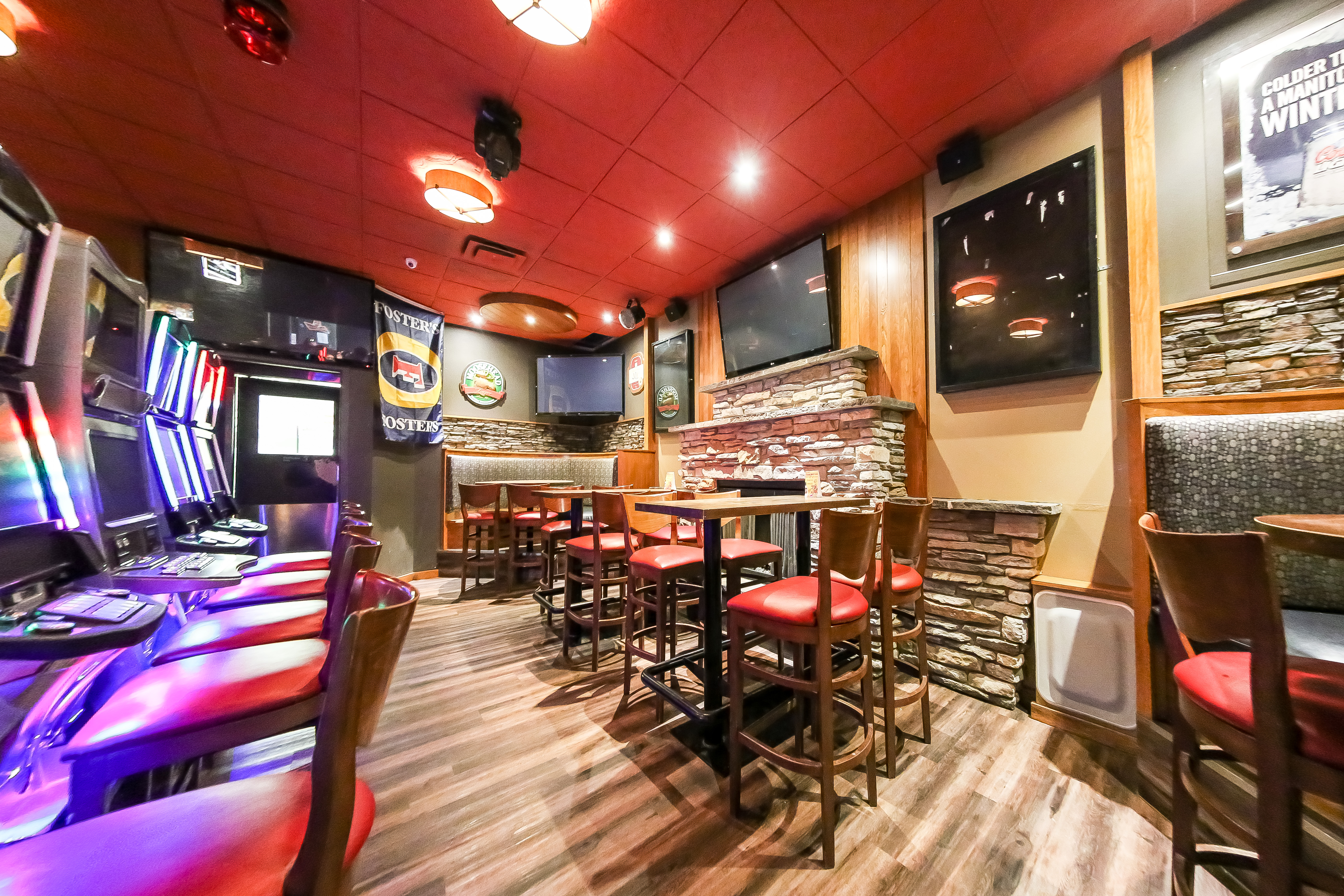 Bar at Howard Johnson by Wyndham Winnipeg West in Winnipeg, Manitoba