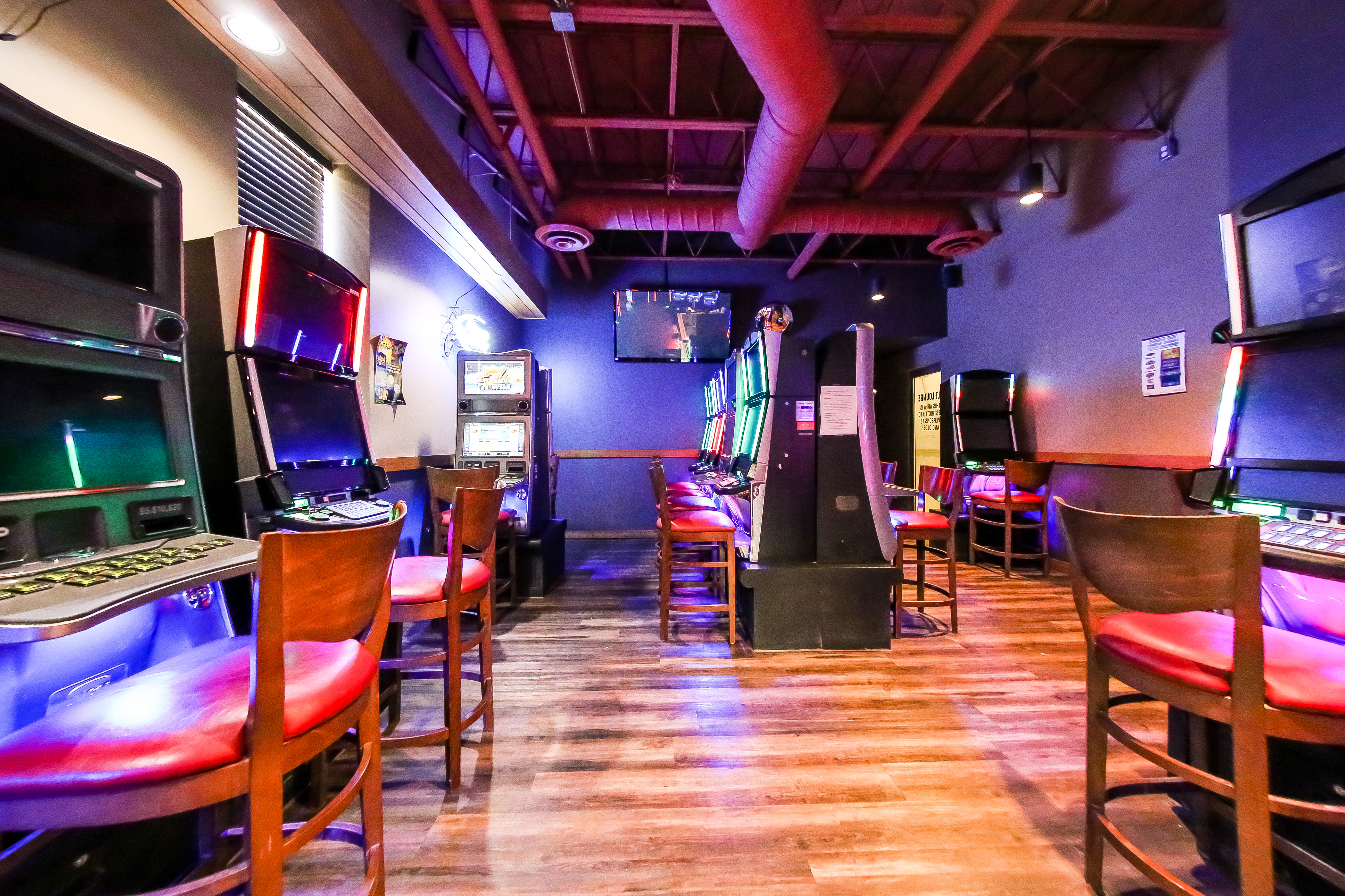 Bar at Howard Johnson by Wyndham Winnipeg West in Winnipeg, Manitoba