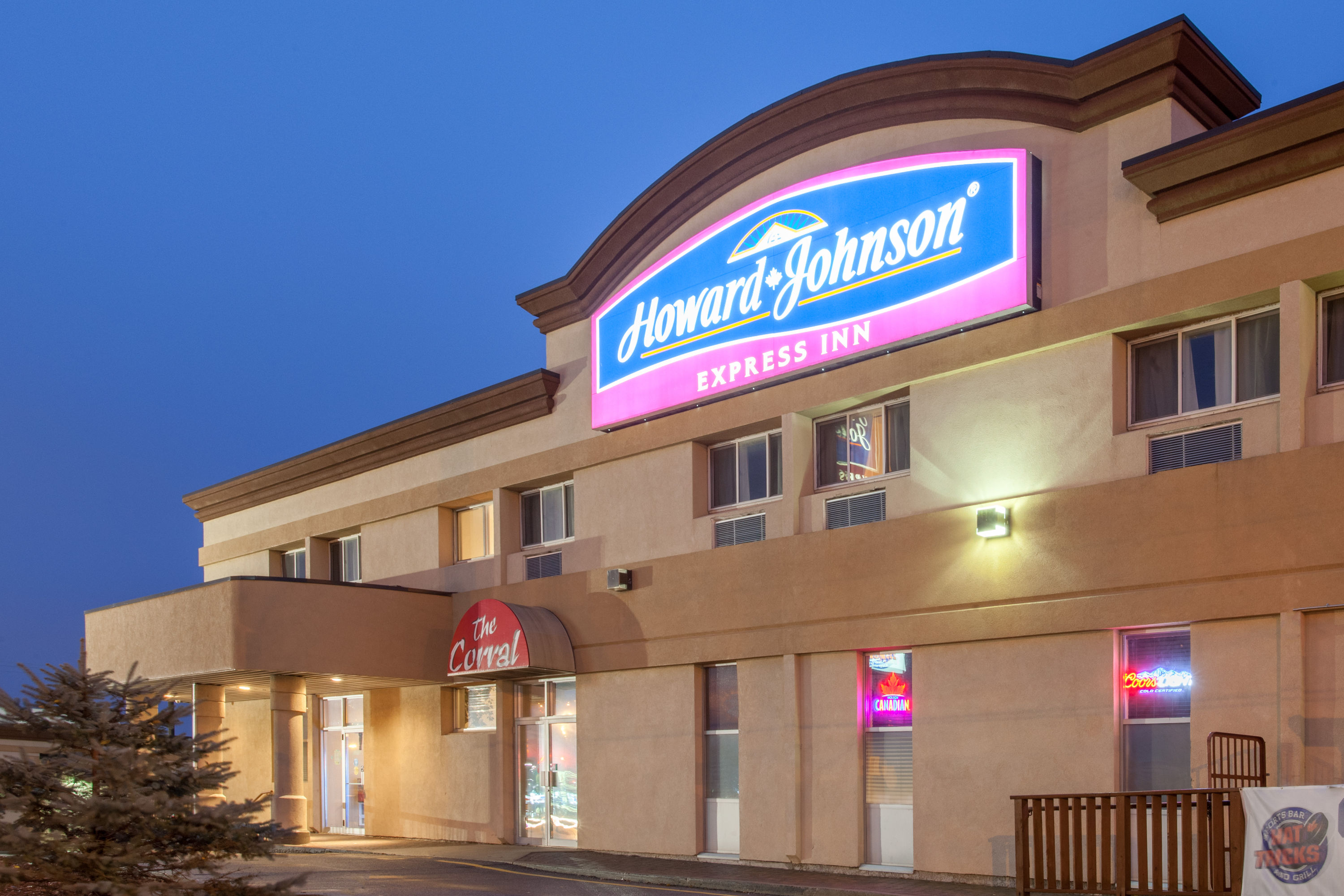 Exterior Dusk Image of Howard Johnson by Wyndham Winnipeg West hotel in Winnipeg, Manitoba